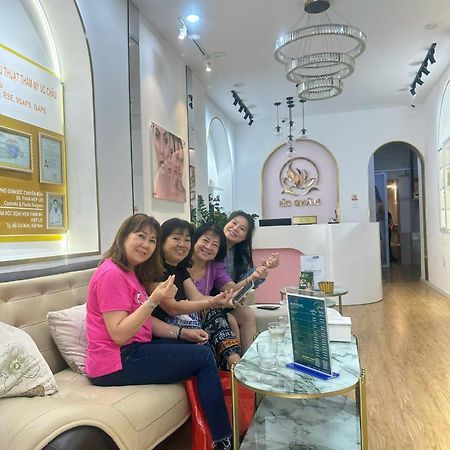 Golden Uc Chau House & Spa Хошимин Екстериор снимка