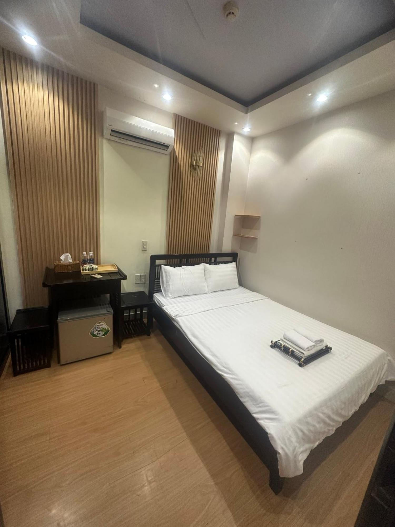 Golden Uc Chau House & Spa Хошимин Екстериор снимка