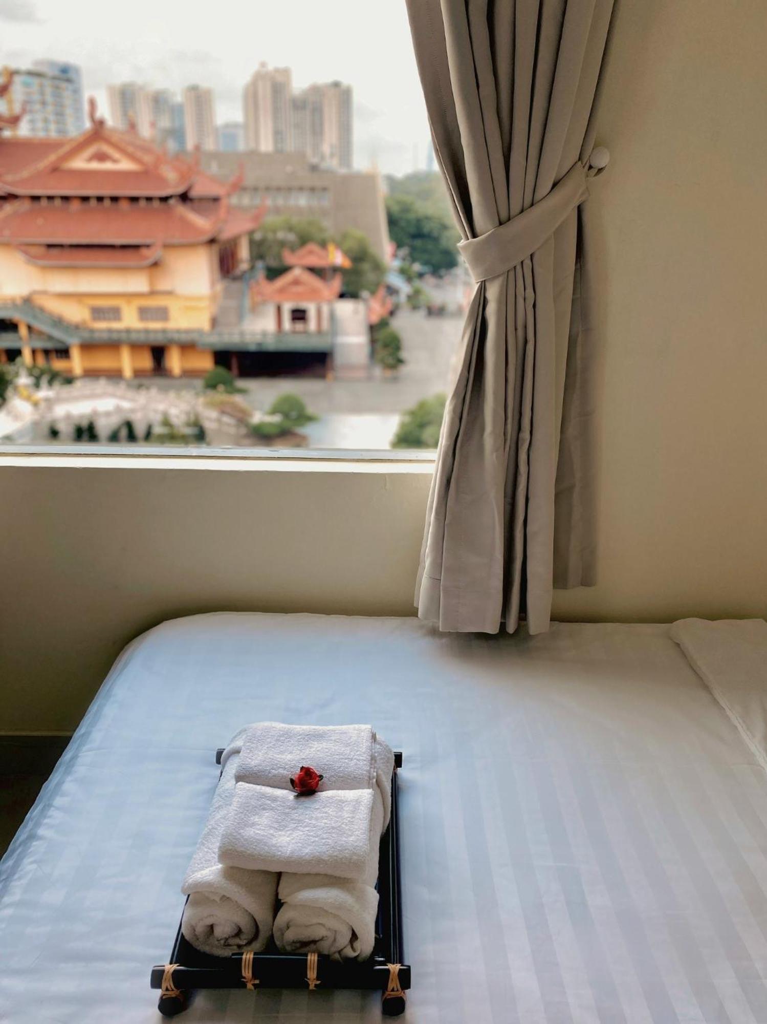 Golden Uc Chau House & Spa Хошимин Екстериор снимка